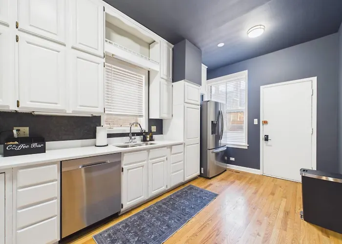 Wrigley Luxe 3br Free Parking