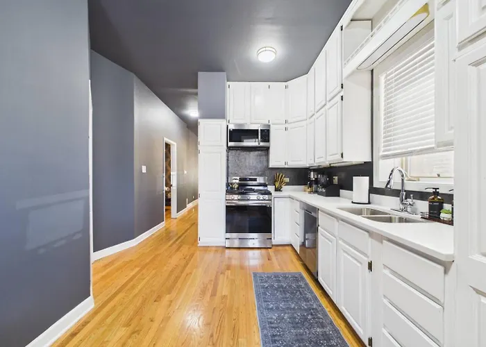 Wrigley Luxe 3br Free Parking